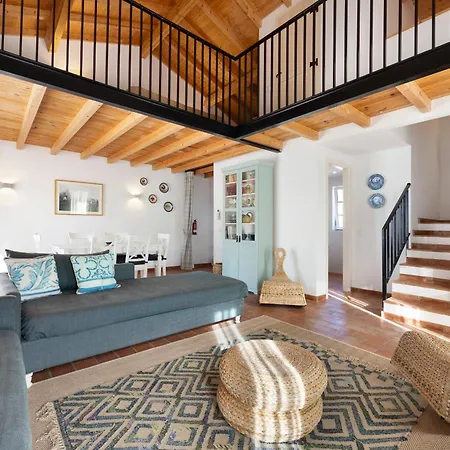 Vila Bartolomeu - *