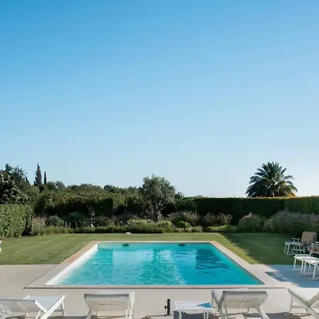 Villa Bartolomeu - *